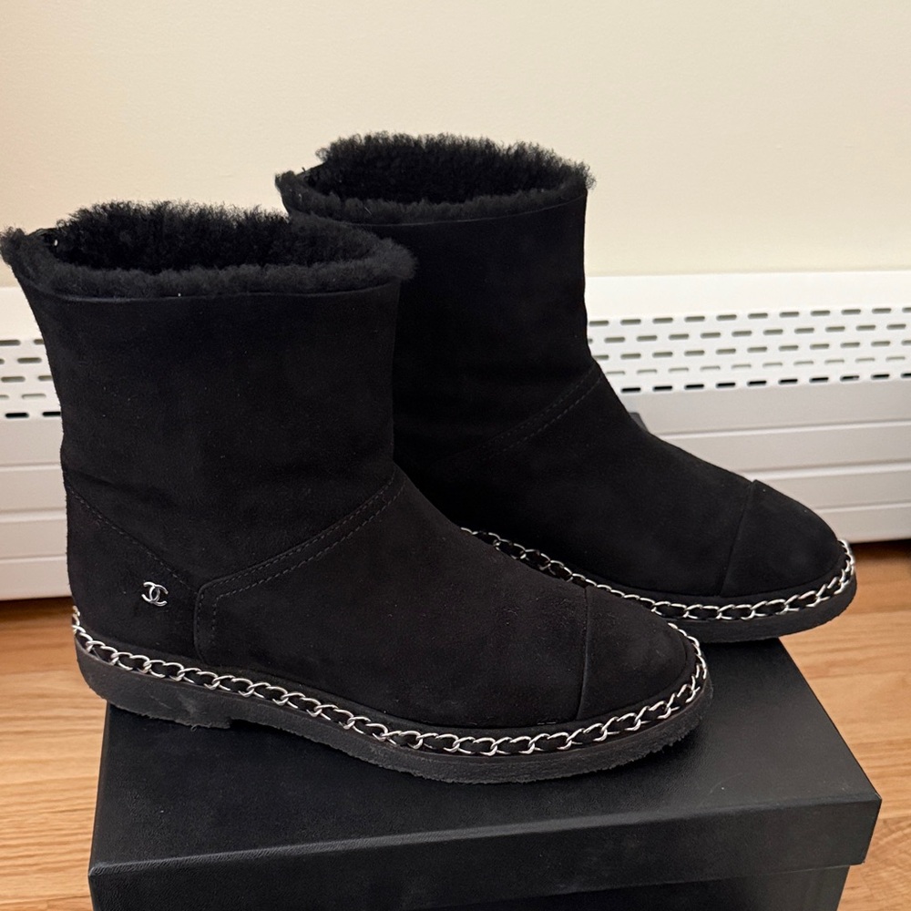 CHANEL Black Suede Winter Boots with Chain Accent